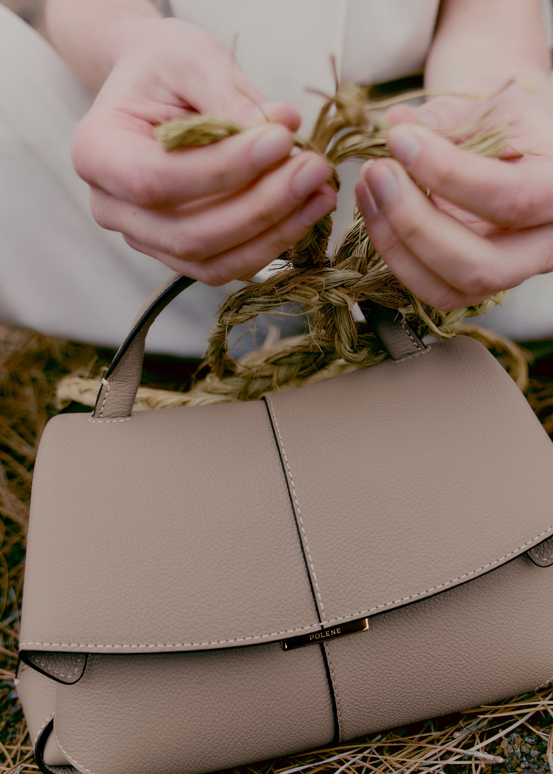 Mokki Mini - Taupe Genarbtes Leder