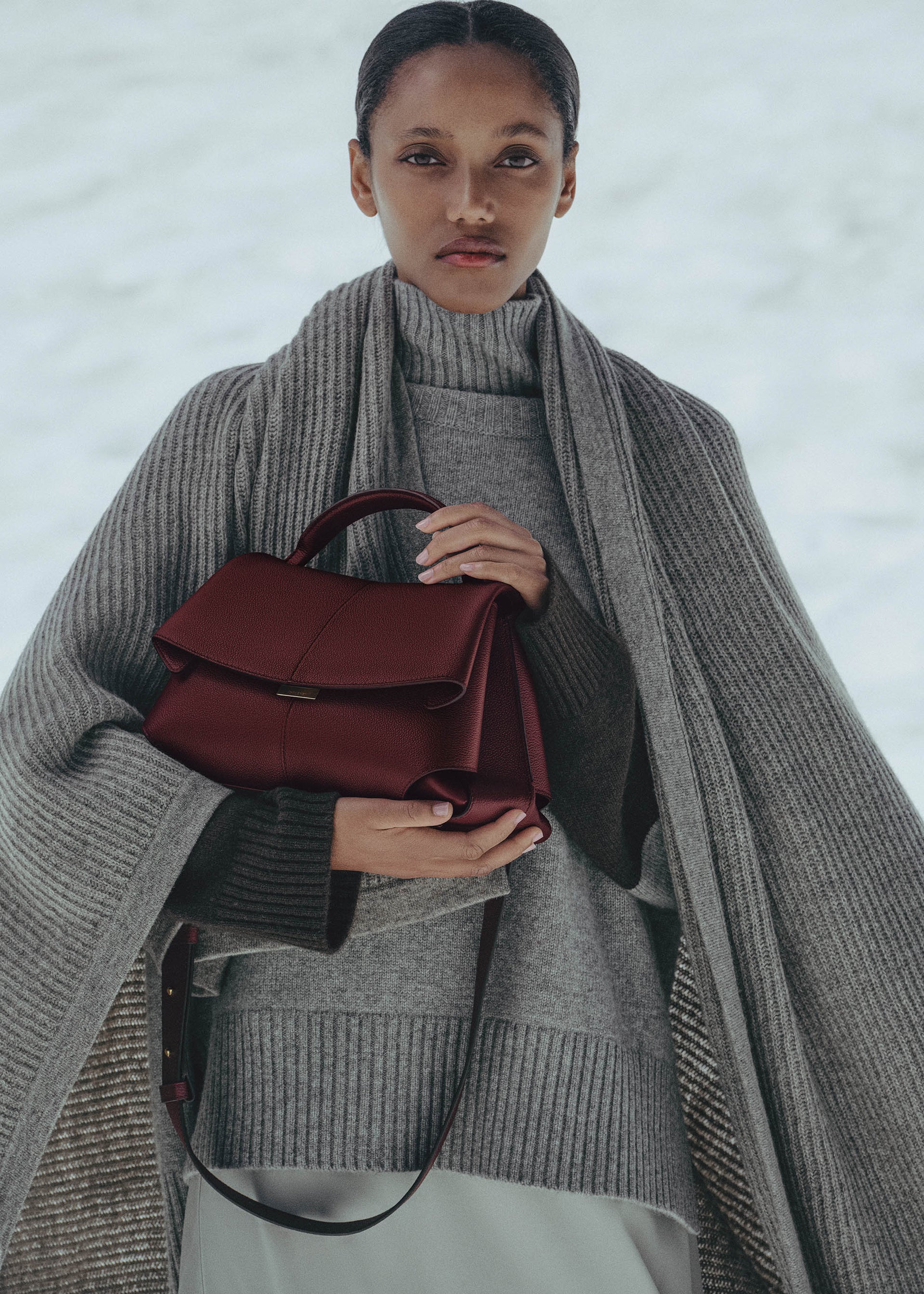 Mokki - Schwarze Kirsche Genarbtes Leder