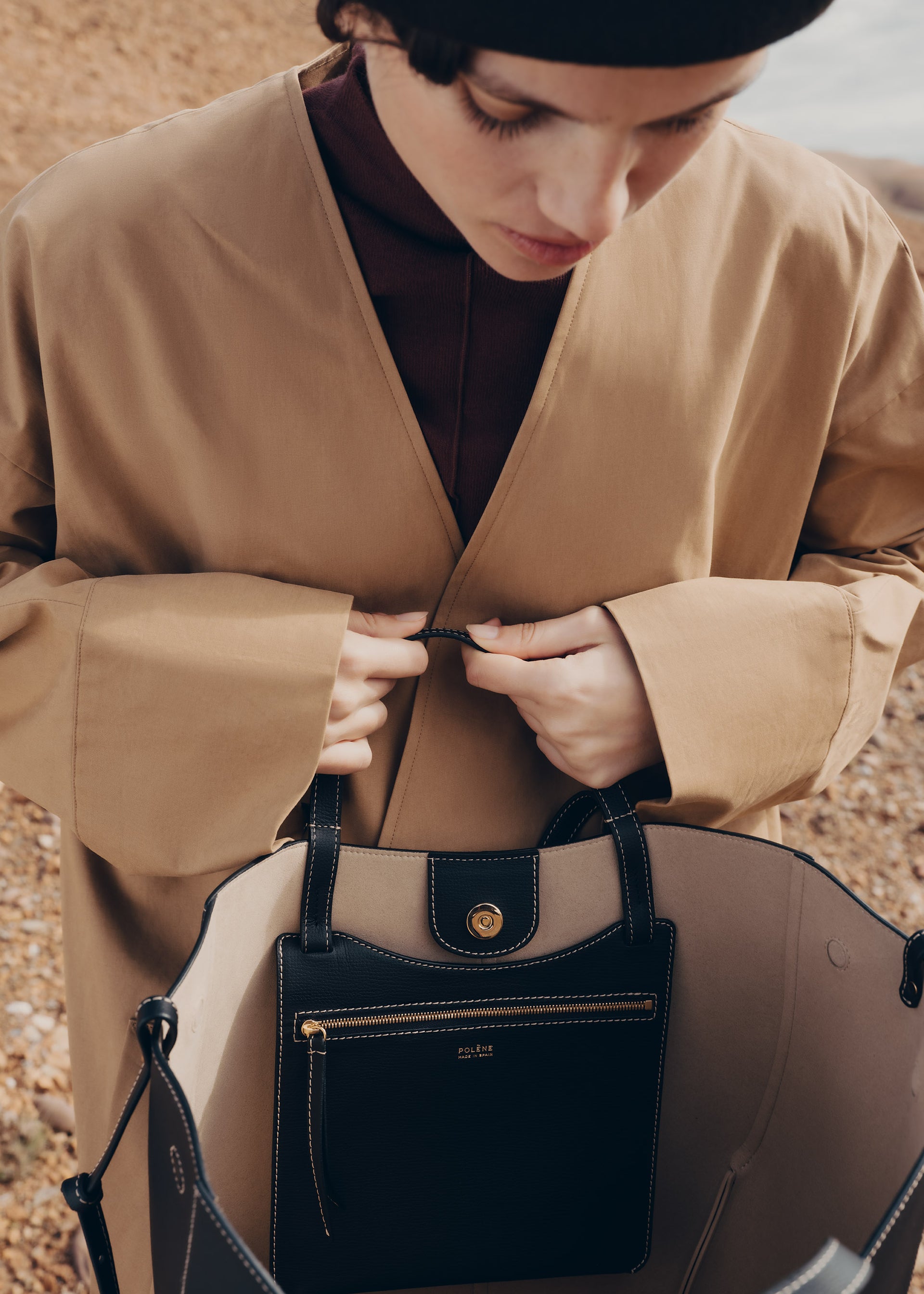 Cyme Tote - Schwarz Nähte Ecru Genarbtes Leder