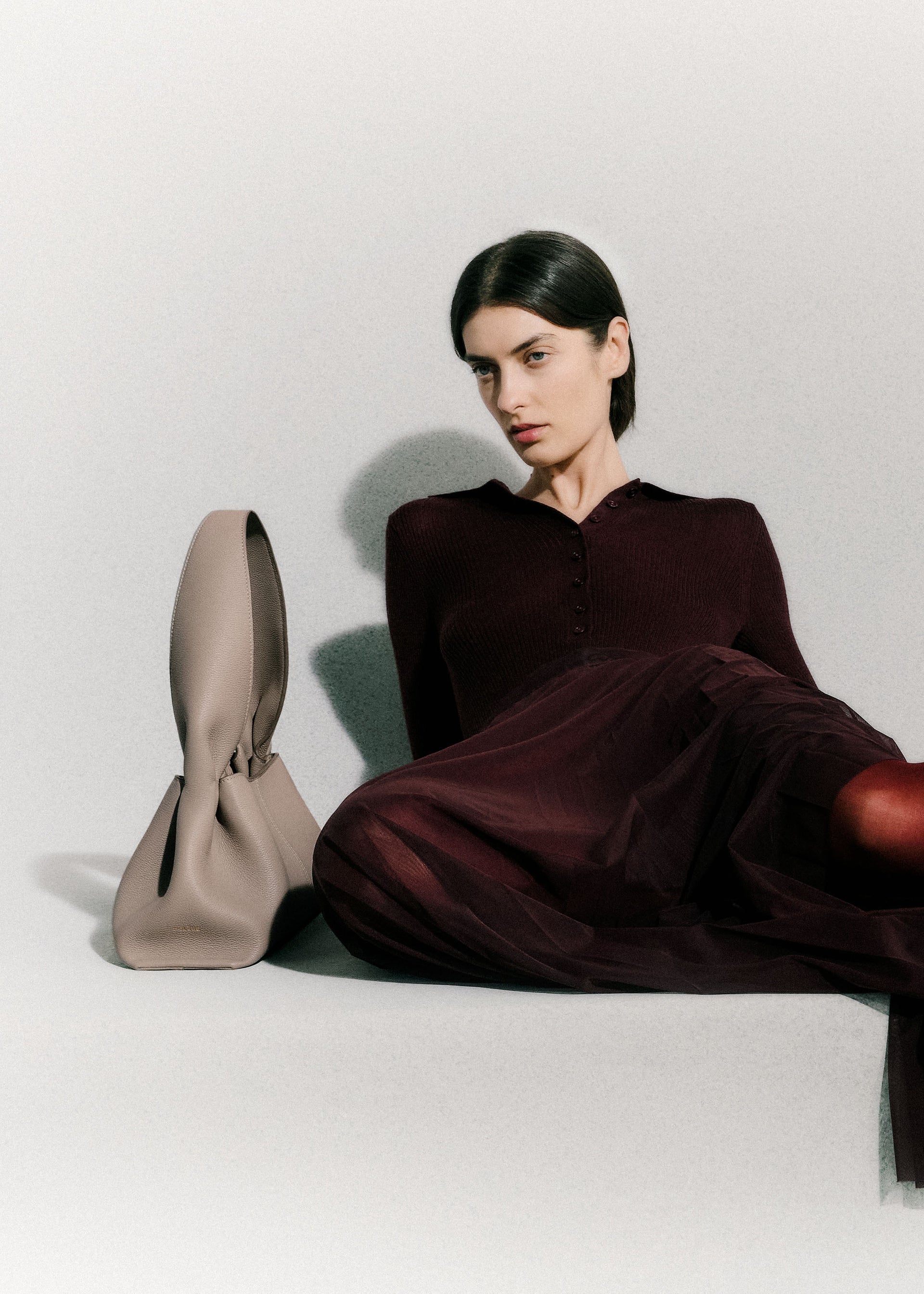 Numéro Neuf East West - Taupe Genarbtes Leder