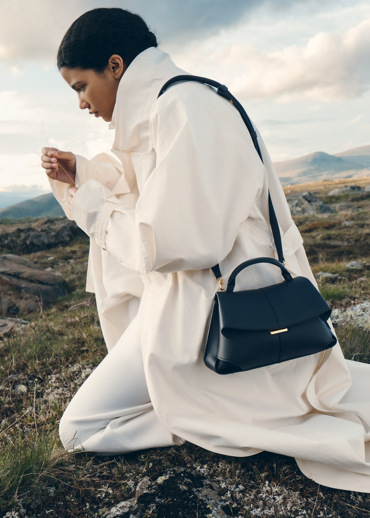 Mokki Mini - Tiefseeblau Genarbtes Leder