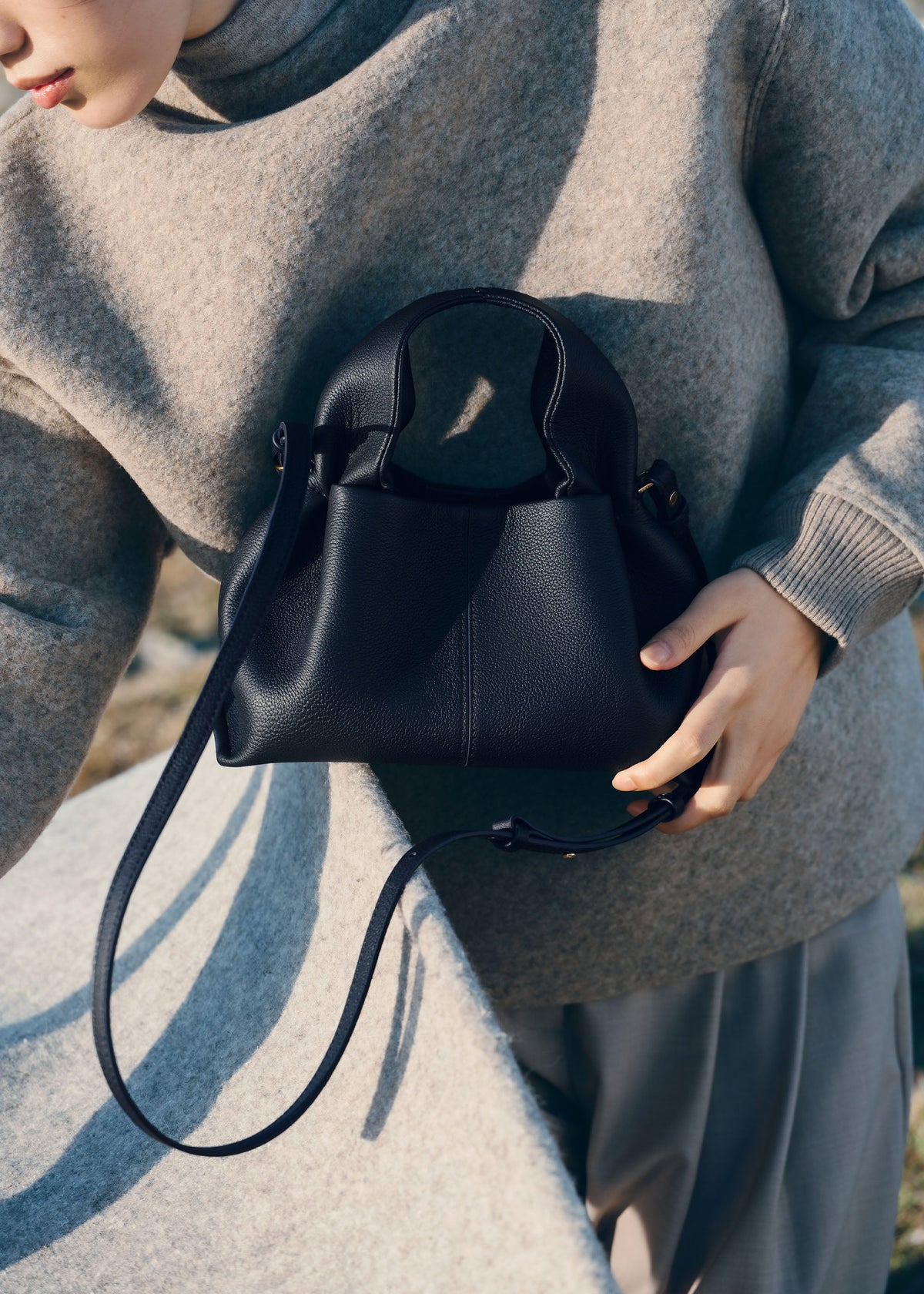 Numéro Neuf Mini - Tiefseeblau Genarbtes Leder