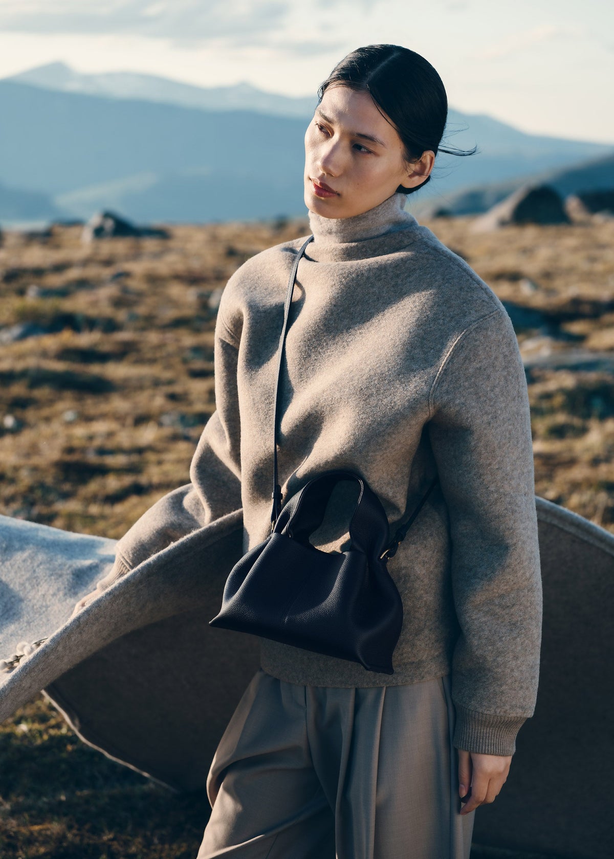 Numéro Neuf Mini - Tiefseeblau Genarbtes Leder