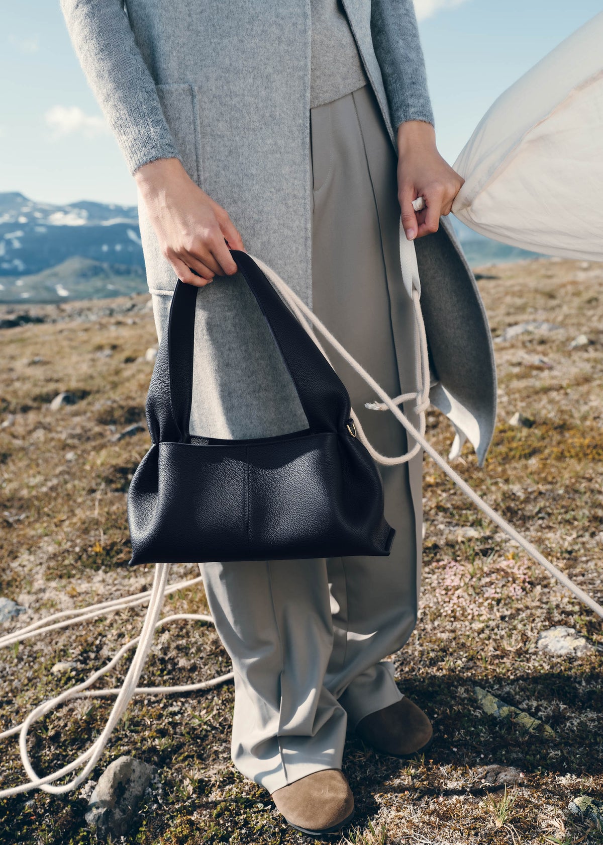Numéro Neuf East West - Tiefseeblau Genarbtes Leder