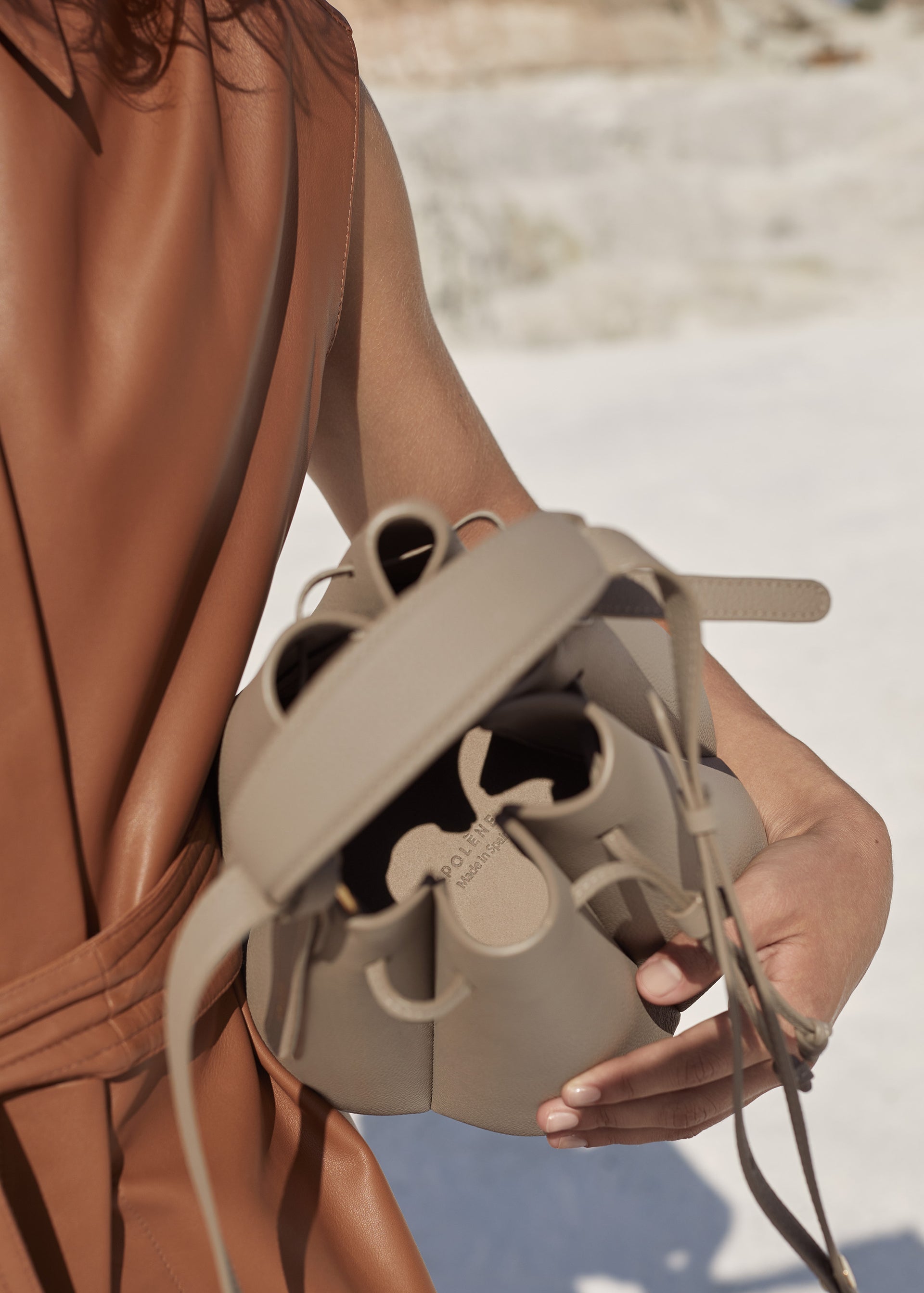 Numéro Huit - Taupe Genarbtes Leder